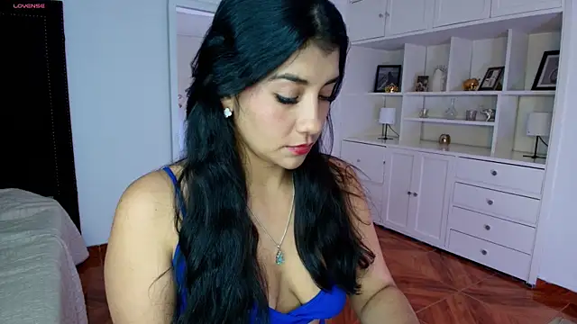 nina moen online show from November 2025 03:05:01 AM