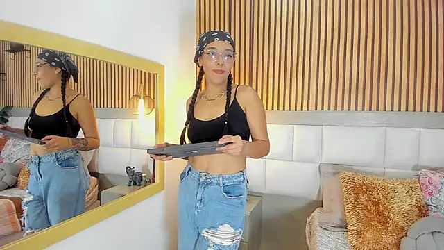 Roseaurora online show from October 2025 12:39:01 PM