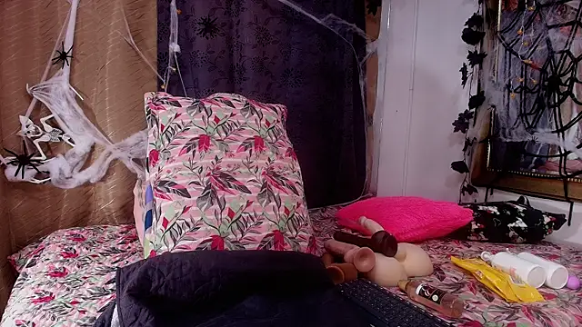 sweegirl69 online show from October 2025 12:11:01 PM