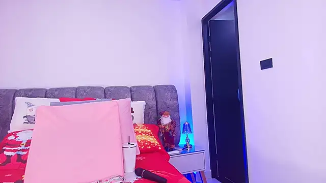 sweegirl69 online show from December 2025 12:03:02 PM