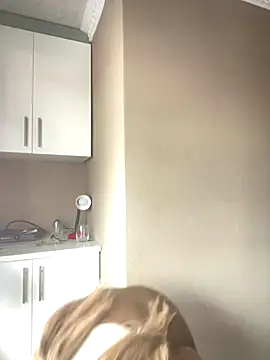 Moonzy77 online show from November 2025 01:22:02 PM