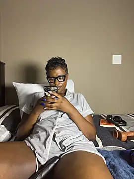 Moonzy77 online show from January 2026 11:39:02 PM