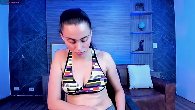 sofiapalacioss online show from September 2025 07:38:01 PM