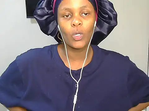 Snapshot of Sultry_Booty chatting on October 2025 03:57:02 PM Sultry Booty online show from October 2025 03:57:02 PM