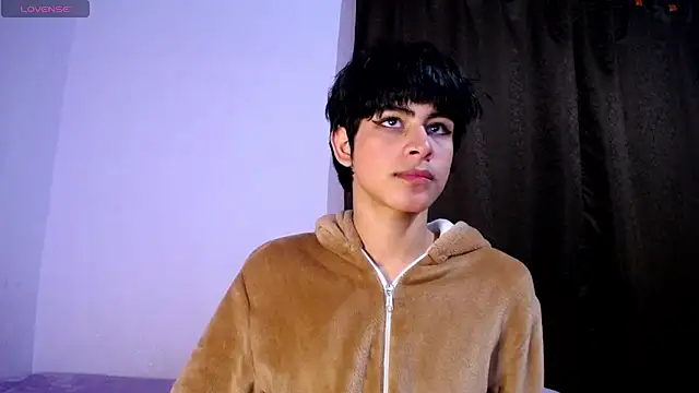 DaraKat18 online show from December 2025 10:31:01 AM