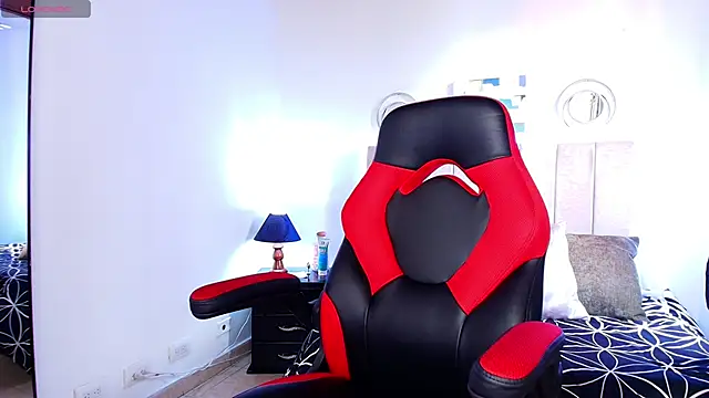 Naomi Redd online show from November 2025 07:35:02 PM