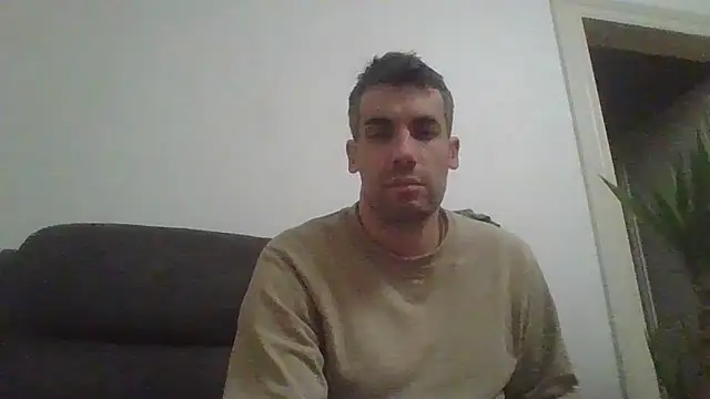 JulioIsHere4you online show from December 2025 10:49:02 PM