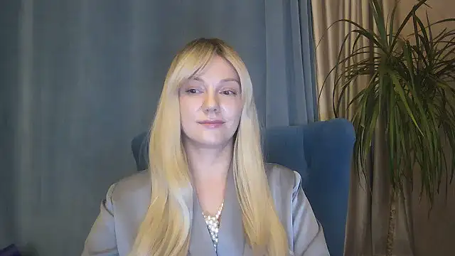 Snapshot of Zurelis chatting on November 2025 01:45:01 PM Zurelis online show from November 2025 01:45:01 PM