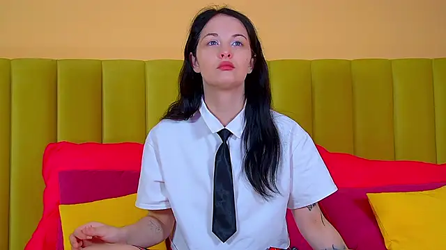 MollyMillsen online show from November 2025 06:30:01 PM