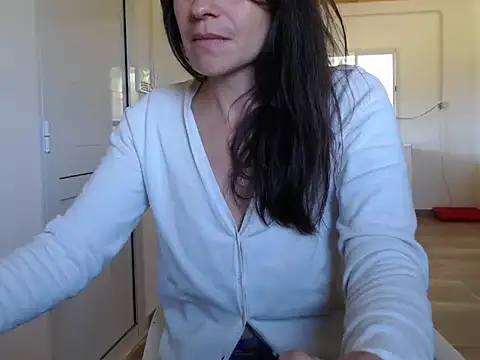 Missforever online show from November 2025 04:24:01 PM