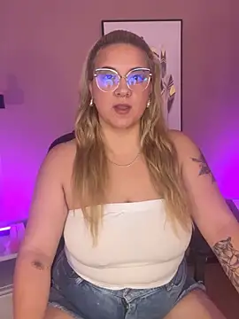 Snapshot of hollie_joliie chatting on September 2025 11:58:01 AM hollie joliie online show from September 2025 11:58:01 AM