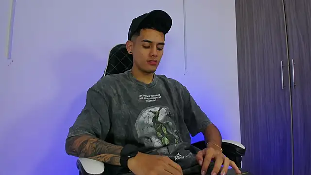 Nickyblazze  online show from September 2025 01:34:02 PM