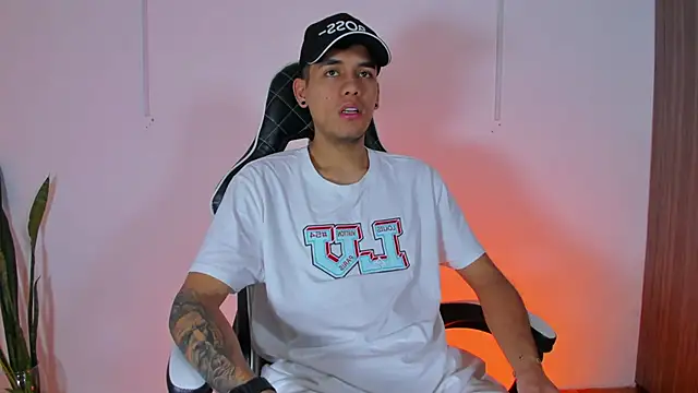 Nickyblazze  online show from October 2025 12:04:02 PM