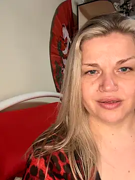 Nayvessa online show from November 2025 07:56:02 PM