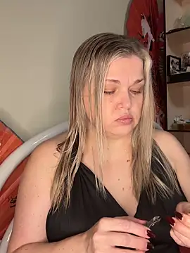 Nayvessa online show from November 2025 06:51:01 PM