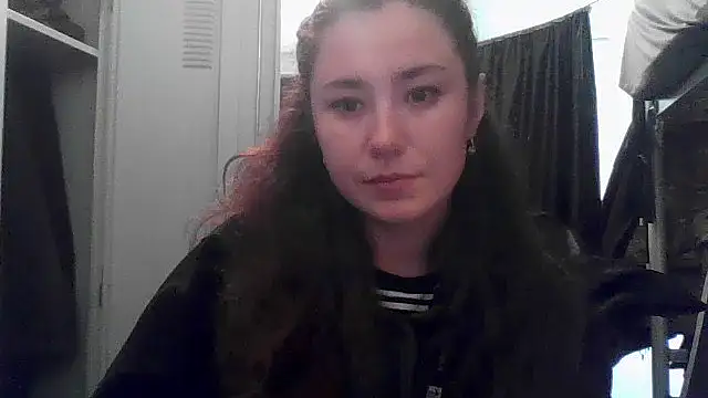 Snapshot of Emparia chatting on November 2025 11:43:02 AM Emparia online show from November 2025 11:43:02 AM