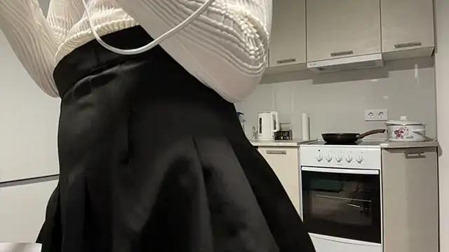 Denni Spilber online show from December 2025 05:42:02 PM