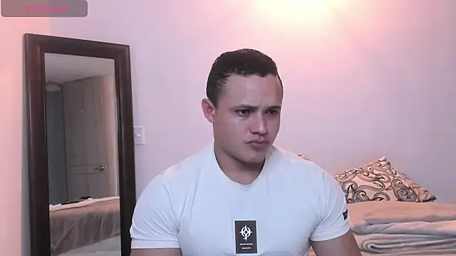 Snapshot of KingLevi01 chatting on September 2025 10:32:02 PM KingLevi01 online show from September 2025 10:32:02 PM