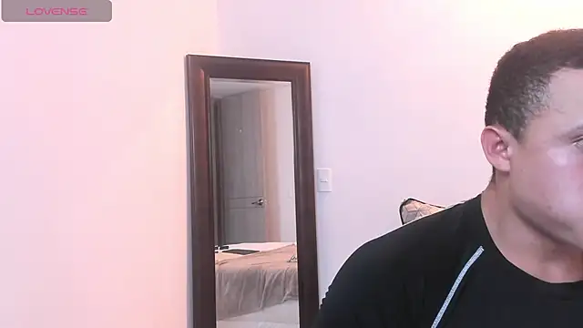 Snapshot of KingLevi01 chatting on September 2025 12:02:02 AM KingLevi01 online show from September 2025 12:02:02 AM