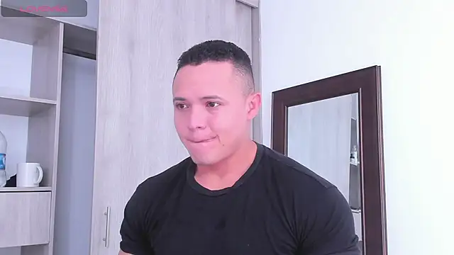 Snapshot of KingLevi01 chatting on September 2025 02:11:01 PM KingLevi01 online show from September 2025 02:11:01 PM