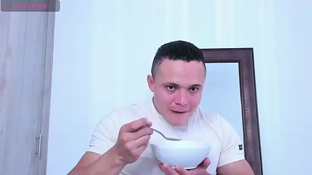 Snapshot of KingLevi01 chatting on October 2025 09:11:01 PM KingLevi01 online show from October 2025 09:11:01 PM