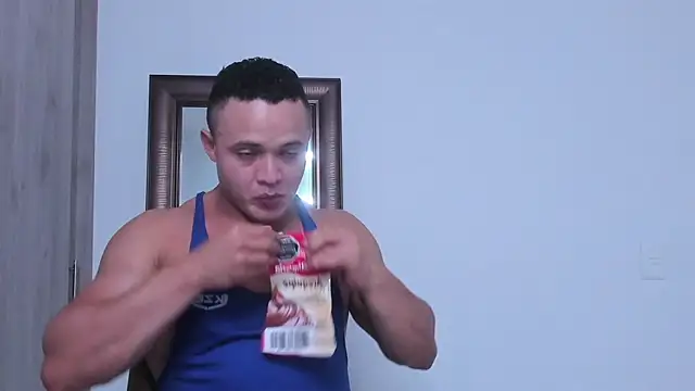 Snapshot of KingLevi01 chatting on October 2025 10:33:02 PM KingLevi01 online show from October 2025 10:33:02 PM