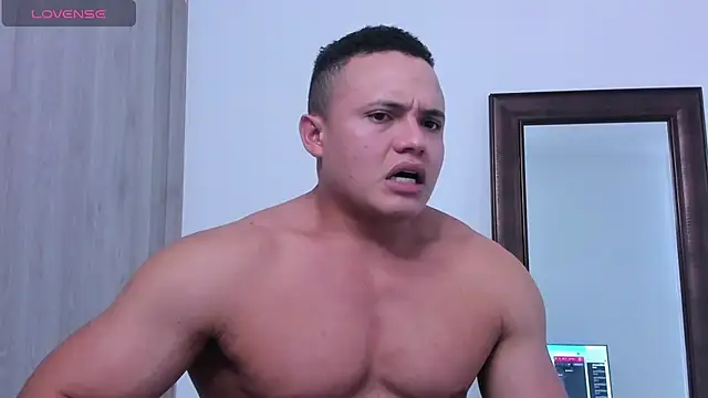 Snapshot of KingLevi01 chatting on October 2025 09:59:02 PM KingLevi01 online show from October 2025 09:59:02 PM