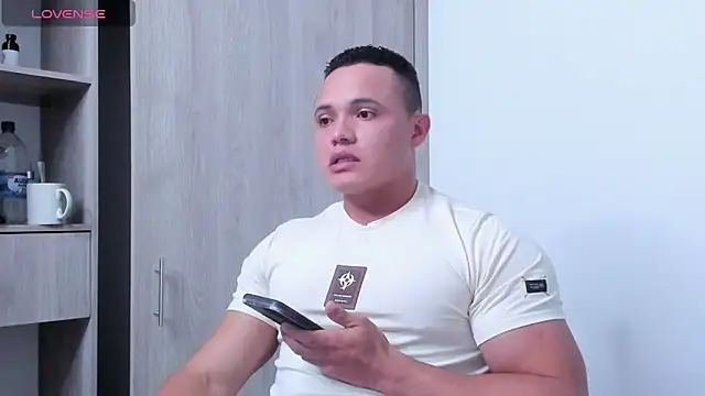 Snapshot of KingLevi01 chatting on October 2025 10:42:02 PM KingLevi01 online show from October 2025 10:42:02 PM