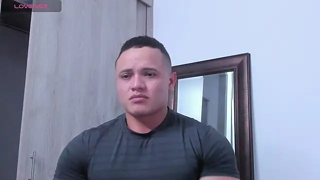 Snapshot of KingLevi01 chatting on October 2025 10:37:01 PM KingLevi01 online show from October 2025 10:37:01 PM