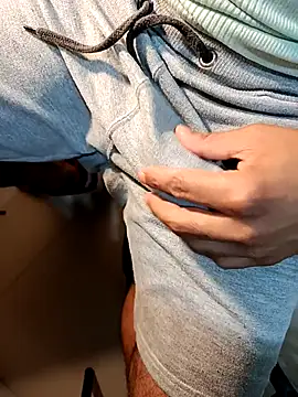 Gallo001 online show from November 2025 11:24:01 AM