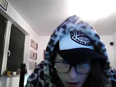 Snapshot of hellgirl1980 chatting on October 2025 01:59:02 AM hellgirl1980 online show from October 2025 01:59:02 AM