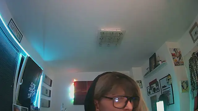 Snapshot of hellgirl1980 chatting on October 2025 07:58:02 PM hellgirl1980 online show from October 2025 07:58:02 PM