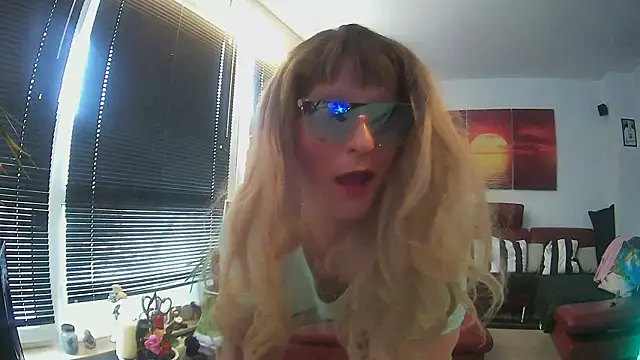 Snapshot of hellgirl1980 chatting on October 2025 10:38:02 AM hellgirl1980 online show from October 2025 10:38:02 AM