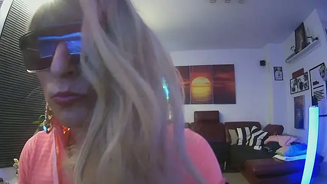 Snapshot of hellgirl1980 chatting on October 2025 10:01:01 PM hellgirl1980 online show from October 2025 10:01:01 PM