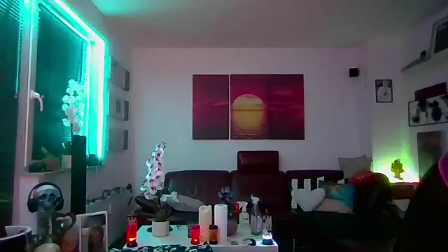 Snapshot of hellgirl1980 chatting on November 2025 11:05:01 PM hellgirl1980 online show from November 2025 11:05:01 PM