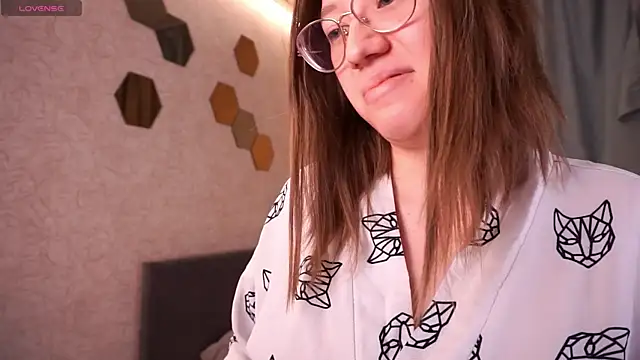 Snapshot of MaymeDeuel chatting on November 2025 07:53:02 AM MaymeDeuel online show from November 2025 07:53:02 AM