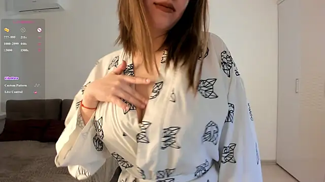 Snapshot of MaymeDeuel chatting on November 2025 06:57:01 AM MaymeDeuel online show from November 2025 06:57:01 AM