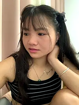 Emlyly-18 online show from September 2025 02:45:01 AM