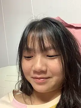 Emlyly-18 online show from September 2025 01:13:02 PM