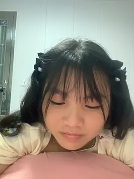 Emlyly-18 online show from September 2025 02:10:01 PM