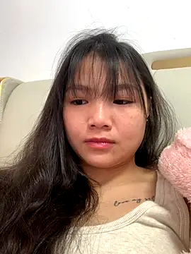 Emlyly-18 online show from November 2025 02:37:02 AM