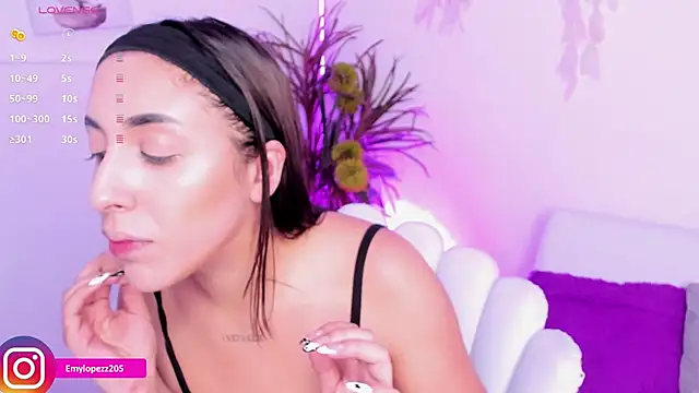 Emylopezz online show from November 2025 09:05:02 PM