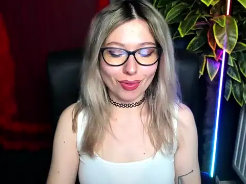 Snapshot of loveHeidi chatting on May 2026 06:42:02 AM loveHeidi online show from May 2026 06:42:02 AM