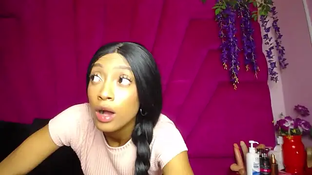 Snapshot of Lea_Sweetly chatting on October 2025 01:09:02 PM Lea Sweetly online show from October 2025 01:09:02 PM