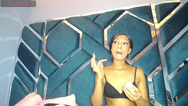 Snapshot of Lea_Sweetly chatting on November 2025 01:21:02 PM Lea Sweetly online show from November 2025 01:21:02 PM