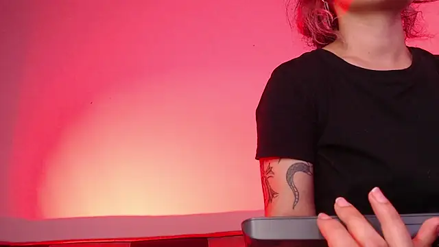 GwenHazel online show from November 2025 11:10:02 AM