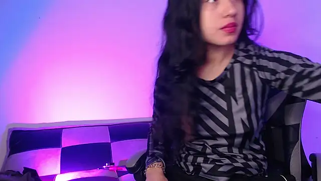 GwenHazel online show from November 2025 11:24:02 AM