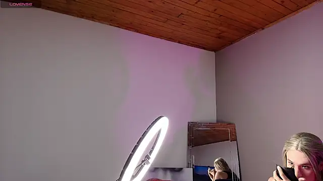 Snapshot of Electra_Gosselin chatting on October 2025 03:18:01 AM Electra Gosselin online show from October 2025 03:18:01 AM