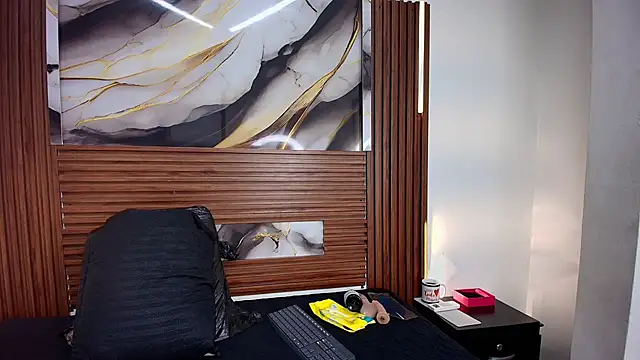 Evelin thompsson online show from October 2025 03:09:02 AM