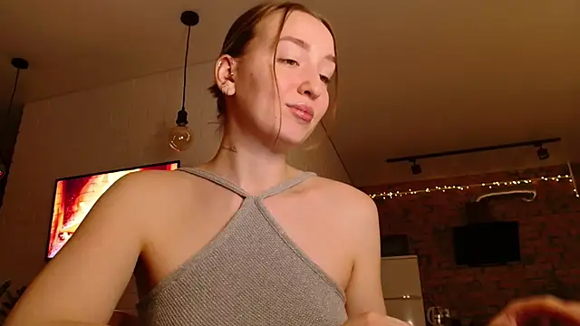 Snapshot of WhitePrincessLuna chatting on December 2025 02:59:02 PM WhitePrincessLuna online show from December 2025 02:59:02 PM